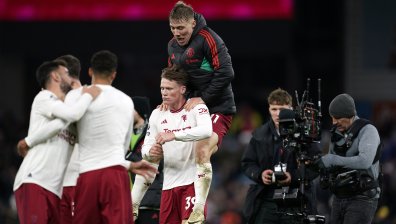 "Ман Юнайтед" оцеля срещу "Лутън" и се доближи до Топ 4