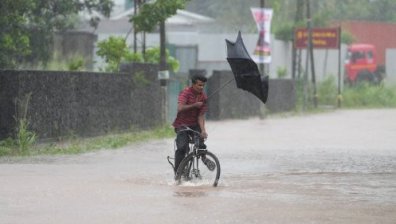 Шри Ланка под вода: Увеличават се жертвите и щетите от наводненията (СНИМКИ)