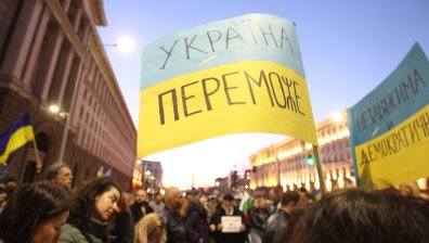Стотици граждани се събраха на площад "Независимост" в подкрепа на Украйна