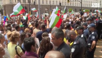 Протестиращите животновъди получиха 4 оставки