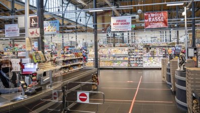 Два пъти по-голям е шансът да се заразим в магазина спрямо театъра