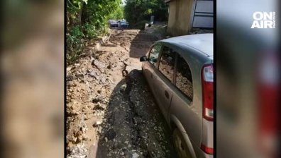 Кошмар в Айдемир - кални улици, колите потъват в изкопи на ВиК, шофьорите си били виновни