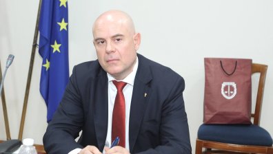 ВСС решава дали да отстрани Гешев по искане на правосъдния министър