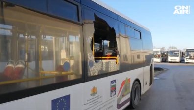 Все още издирват ненормалника, стрелял по 3 автобуса в Пловдив