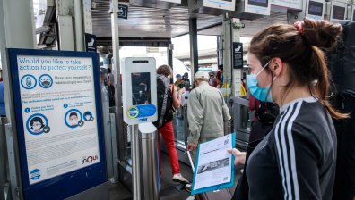Младите са причината за бума на Ковид-19 в Европа, твърди СЗО