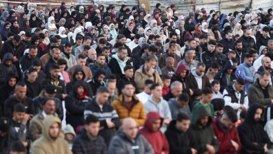 Така изглежда краят на Рамадан в Газа, бойци на "Хамас" бдят за реда (СНИМКИ)