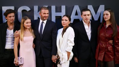 Скандалът "Бекъм": Историята зад булчинската рокля на Никола Пелц