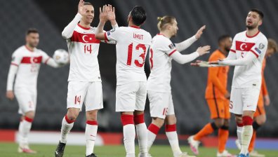 Турция шокира Холандия и победи с 4:2