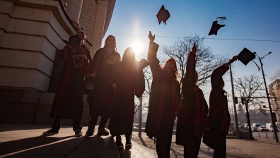 Раздадоха дипломите на завършващите Геолого-географския факултет на СУ