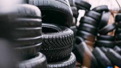 Учени: Гумите отделят 1000 пъти повече опасни частици от двигателите