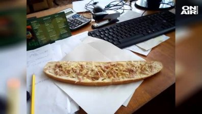 Тесто от понеделник до петък: Ученици от Кърджали принудени да ядат филии... с "нещо"