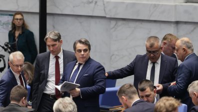 Депутатите се скараха за Изборния кодекс и провалиха пленарното заседание