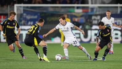 "Интер" остана втори въпреки победата с 2:0 над "Комо"