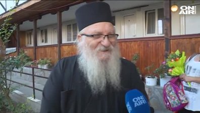 70 деца прекрачват училищния праг благодарение на отец Иван