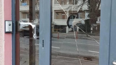 Арестуваха 54-годишен мъж за нападението над българското посолство в Скопие