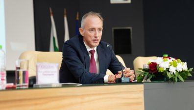 Образователният министър: Необходими са ни инженери, лекари и добри учители