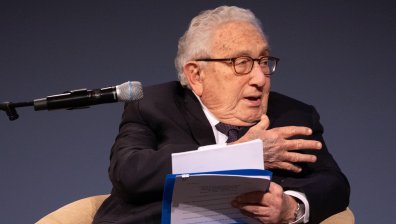 Противоречивата личност на Кисинджър - дипломатът с една от най-спорните награди за мир