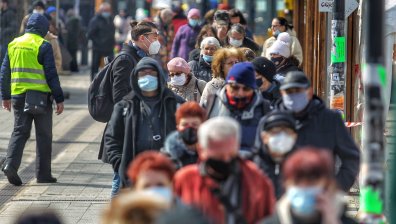 Двама отказаха да сложат маска на пазар, арестуваха ги