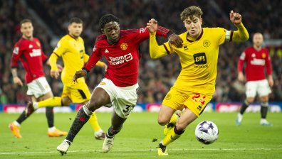 "Ман Юнайтед" бе порязан от ''остриетата'', но отвърна подобаващо