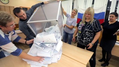 "Единна Русия" отново се приближава към победа на изборите с 42% от гласовете