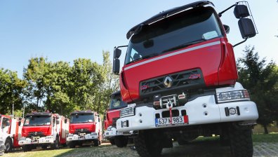 Пожарът край Горнослав се разраства в посока хълмиста и гориста местност