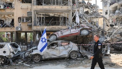 Близкият изток гори, а деца загиват: Иран готов да атакува базите на САЩ, Франция и Великобритания