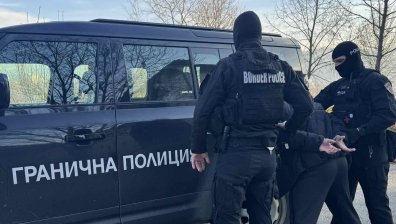 Арестуваха 7 души за разпространение на дрога в Благоевградско, обвиниха петима (+СНИМКИ)
