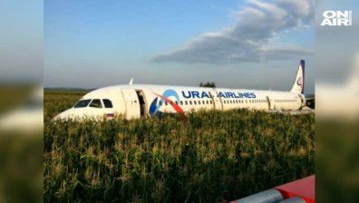Руски пътнически самолет кацна аварийно в поле до Москва
