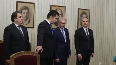 Топи се подкрепата към "Продължаваме промяната", партиите гледат към третия мандат