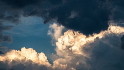 В облачната сряда нахлува по-влажен и хладен въздух