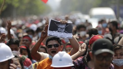 След военния преврат в Мианмар: Спряха достъпа до интернет (+ВИДЕО)