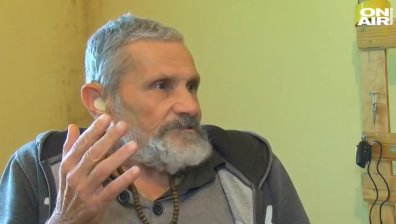 Големи сърца: Младежи от Русе помогнаха на останал на улицата скулптор