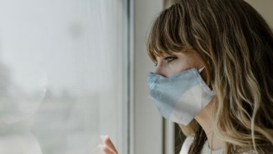 Жена, преболедувала Ковид след ваксинация: Плачех от отчаяние, косата ми още капе