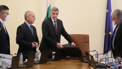 Спор в НС: Купува ли служебното правителство изтребители F-16?