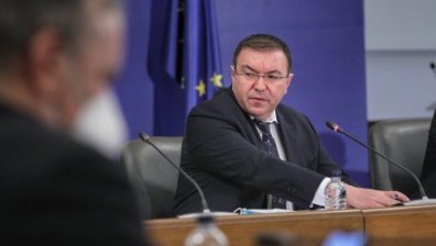 Министър Ангелов: Преговорите за Sputnik V са противозаконни