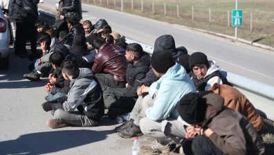 Каналджии търсят пропуски в охраната на границите, трафиканти имат вътрешни хора