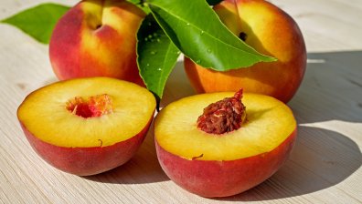 Защо е полезно да ядем ядките на прасковите?