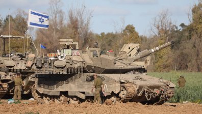 Израелски танкове обградиха жилищни райони на Рафах