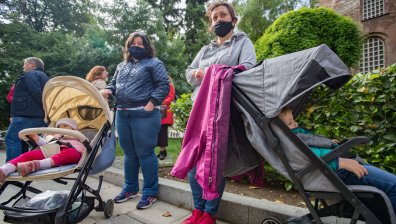 Родители искат ваучери за неприетите в детски градини и ясли (+СНИМКИ)