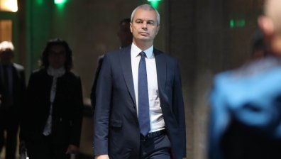 Опозицията внася вот на недоверие срещу кабинета, Костадинов търси подкрепа от Борисов