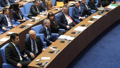 Парламентът вдигна заплатите на университетските преподаватели