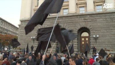 Майките на деца с увреждания продължават да протестират и днес