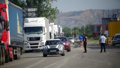 Опашки от коли по границата с Гърция - чакането е поне два часа