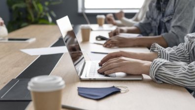 Гърция улеснява наемането на работа и регламентира извънредния труд