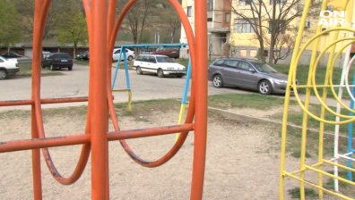 Паркинг на детска площадка в Благоевград 