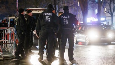 Заложническа криза в Германия: Жена се барикадира в болница, държи над 10 души