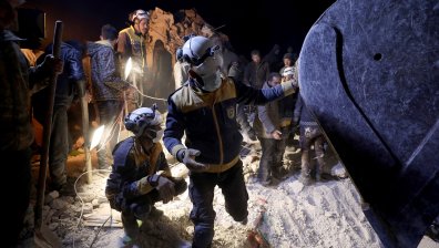 Спасители и помощ от цял свят в Турция, в Сирия мнозина се справят сами