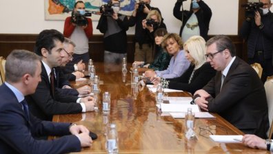 Енергетика, интерконектори, бизнес... Какво си казаха Вучич и Петков в Белград?