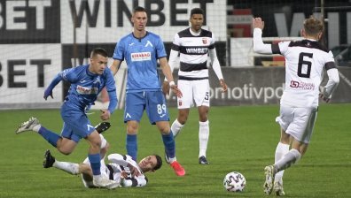 "Локомотив" (Пловдив) затвърди втората си позиция с успех над "Левски"