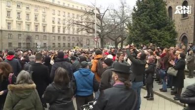 Протест пред Президенството в подкрепа на отец Паоло Кортези